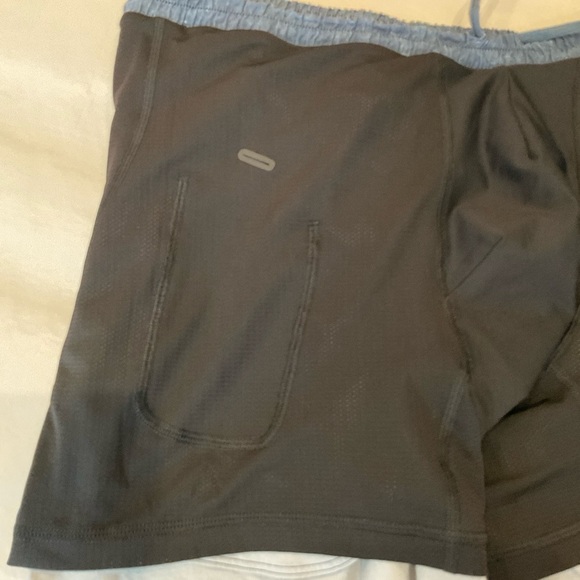 Lululemon Pace Breaker Short 9" *Liner Built in Cell Phone Pouch in Size Medium - Picture 10 of 15